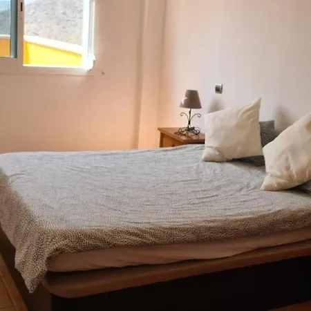 With A Serene Ocean And Mountain View Apartamento