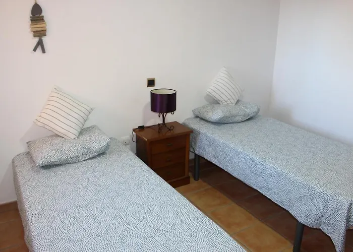 Lägenhet With A Serene Ocean And Mountain View *