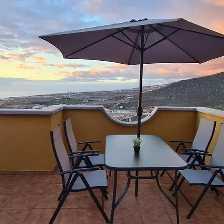 Lejlighed With A Serene Ocean And Mountain View *