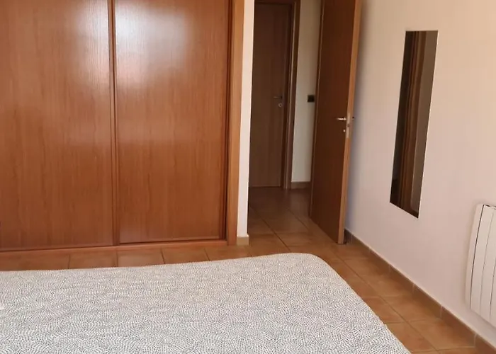 With A Serene Ocean And Mountain View Appartement *