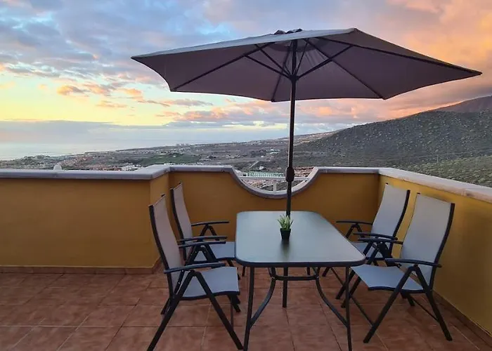 Appartement With A Serene Ocean And Mountain View *